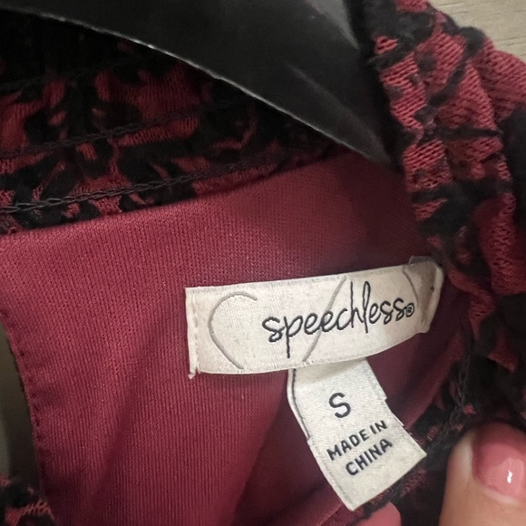 Gorgeous maroon dress with black velvet detailing and button detailing - Picture 4 of 5